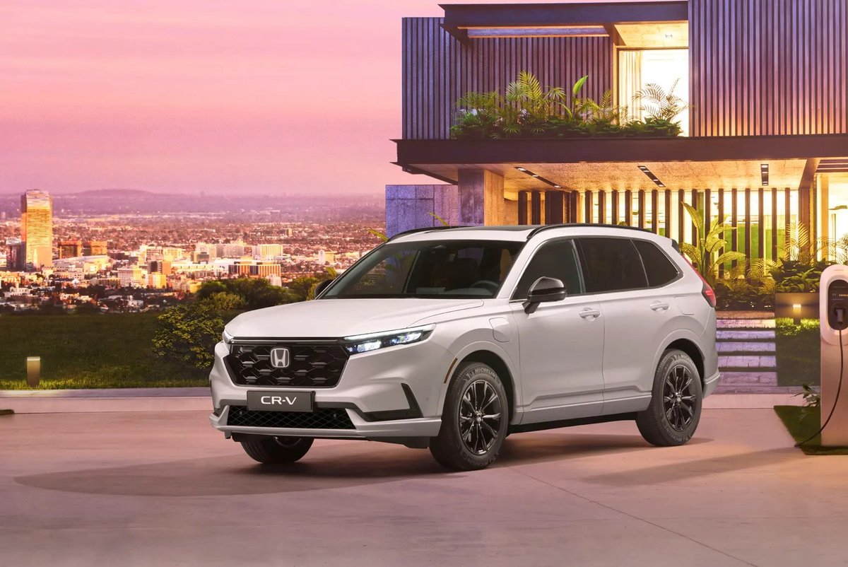 Fifth Generation Honda CR-V Introduced Hybrids and Modern Features